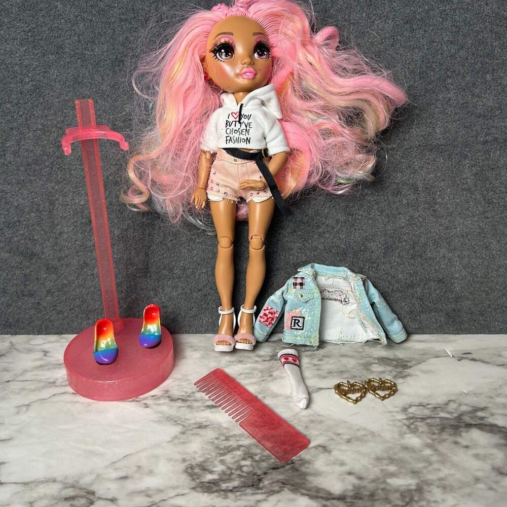 Rainbow High Doll Kia Hart 11” Fashion Doll pink